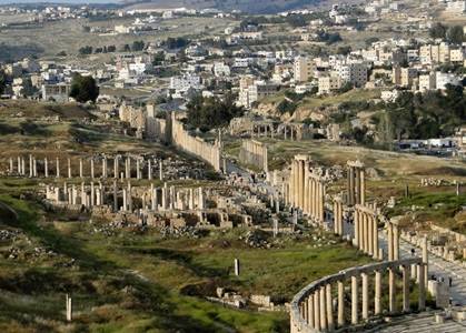 مجلس محافظة جرش يسعى إلى توفير نحو 400 فرصة عمل مؤقتة للشباب