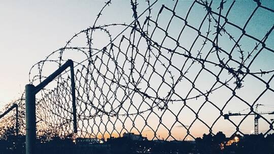 الأسير الفلسطيني رائد ريان يعلّق إضرابه عن الطعام بعد تحديد سقف اعتقاله الإداري