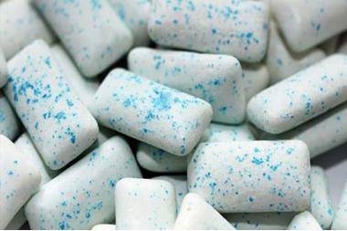 بريطانيا: علماء يبتكرون علكة مضادة للفيروس التاجي المستجد