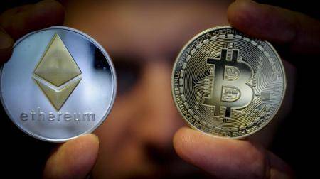 بتكوين وإيثر تتجهان لتحقيق أفضل أداء شهري منذ 2021