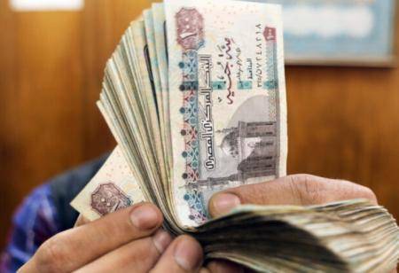 الجنيه المصري قد يهبط إلى 20.5 للدولار قبل نهاية 2022