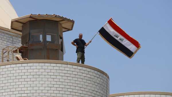 عاجل ....العراق :اقتحام البرلمان والكاظمي يعلن تعطيل الدوام الرسمي