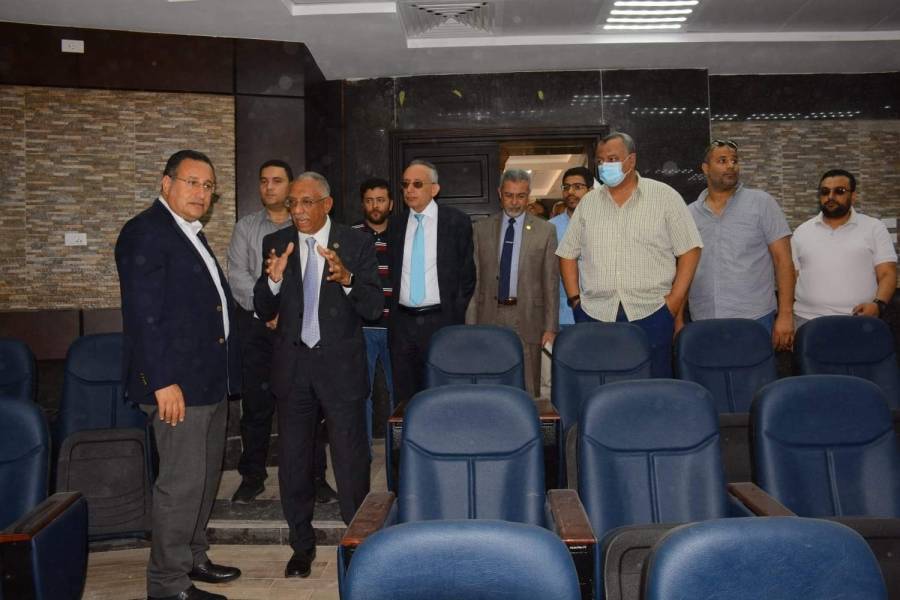 رئيس جامعة الإسكندرية يتفقد منشآت المبنى التعليمى لبرنامج التعاون بين جامعة الإسكندرية وجامعة مانشستر البريطانية