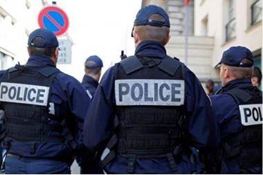 مقتل عربي طعنا على يد ابنه في فرنسا