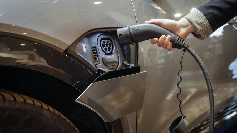 ارتفاع التخليص على المركبات الكهربائية في الأردن 323