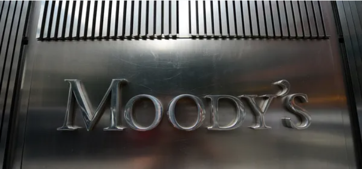 موديز تؤكد.. الزخم الاقتصادي يتباطأ بأميركا ومنطقة اليورو