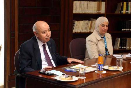 وفد من الأونروا يزور مركز الوثائق والمخطوطات ودراسات بلاد الشام في الأردنية