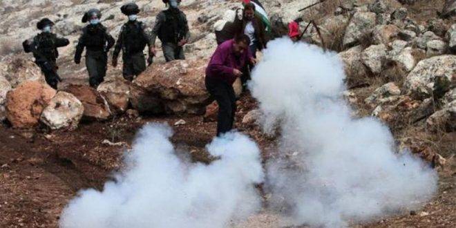 إصابة عشرات الفلسطينيين جراء قمع الاحتلال مظاهرة شرق نابلس