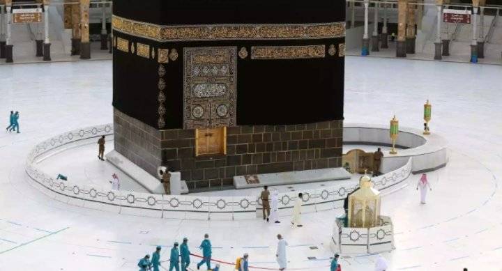 رفع حواجز كورونا الوقائية عن محيط الكعبة
