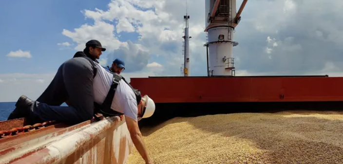 ستتجه إلى لبنان.. تركيا تنهي تفتيش أول سفينة حبوب أوكرانية