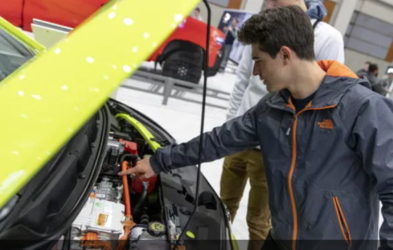 بعد زيارة بيلوسي.. شركة صينية تؤجل إقامة مصنع عملاق بأميركا