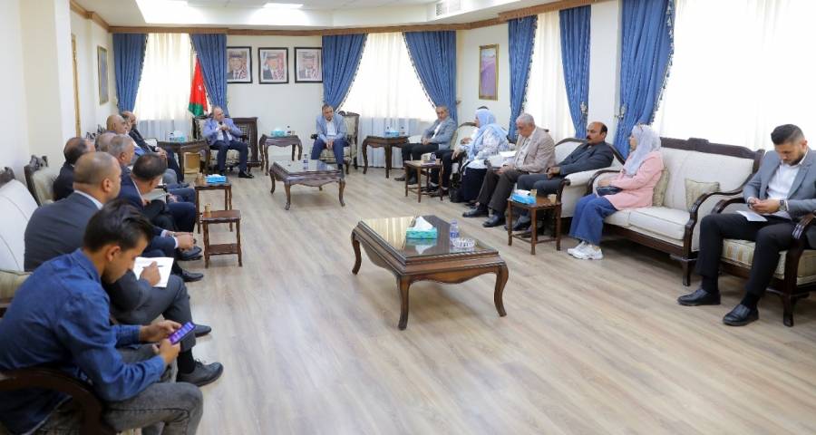 فلسطين النيابية تبحث أهم مطالب واحتياجات مخيم مادبا