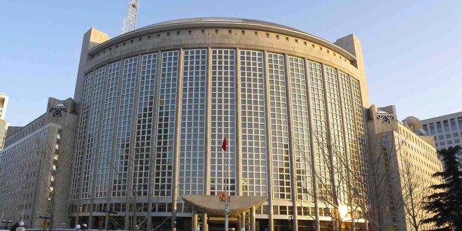 الخارجية الصينية تفرض عقوبات على بيلوسي وأفراد عائلتها