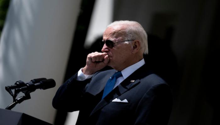 طبيب بايدن يكشف تطورات إصابته بكورونا