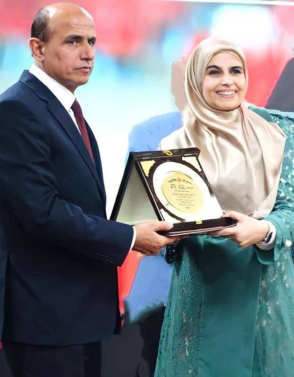 تكريم الشرق الأوسط لإسهامها في إنجاح مبادرة الموظف المتميز