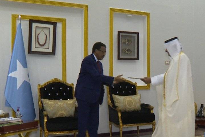 الرئيس الصومالي يتلقى رسالة خطية من أمير قطر