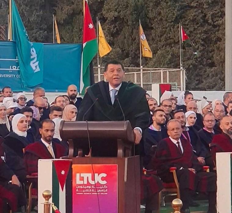 وزير العمل يرعى حفل تخريج كلية لومينوس الجامعية التقنية ..صور
