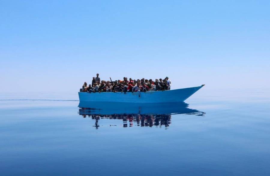 انتشال جثث 7 مهاجرين في انقلاب قارب بالجزائر