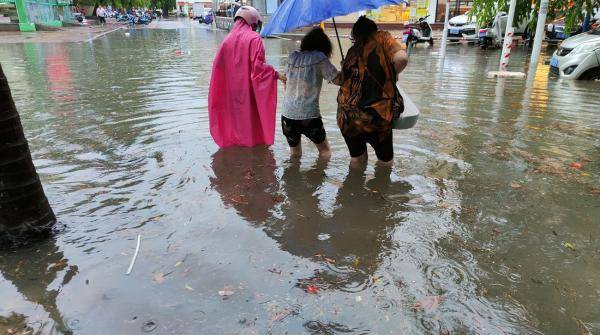 الصين تجدد انذارها لمواجهة عواصف الأمطار