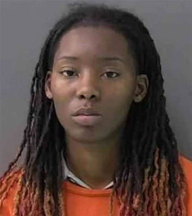 سميث مجندة أمريكية تسرق معدات عسكرية بقيمة 2.1 مليون دولار