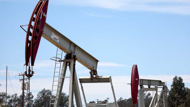 مخاوف الركود تهبط بأسعار النفط 1 بالمئة رغم البيانات الجيدة