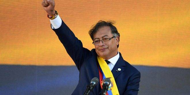 كولومبيا.. أول رئيس يساري يؤدي اليمين الدستورية