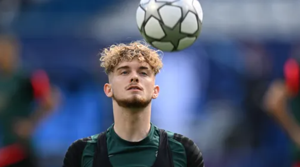 صغير ليفربول يمدد ارتباطه مع النادي بعقد طويل الأمد