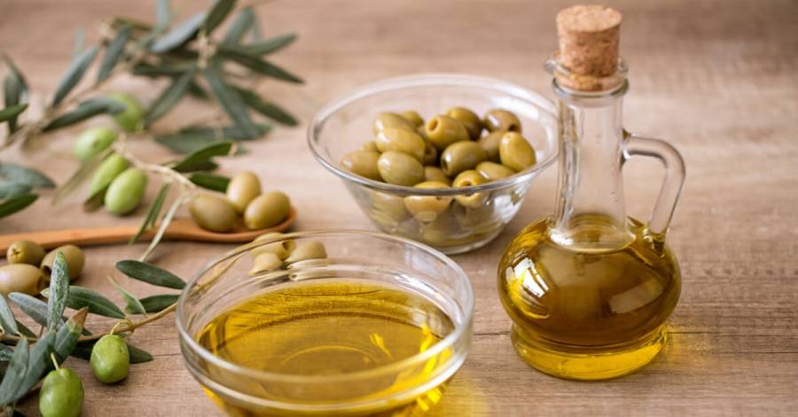 ماذا يحدث لجسمك عند شرب زيت الزيتون على الريق؟