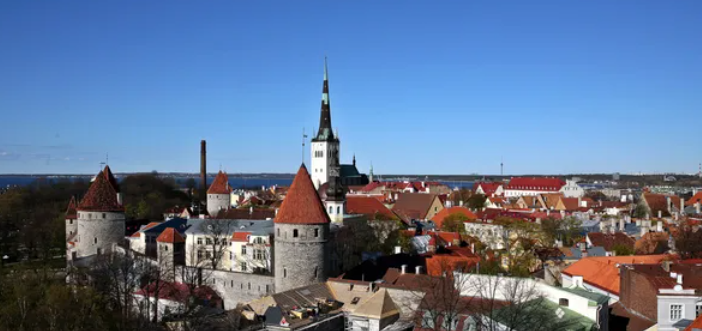 إستونيا تحظر دخول السياح الروس.. وموسكو تصفه بـالفوبيا