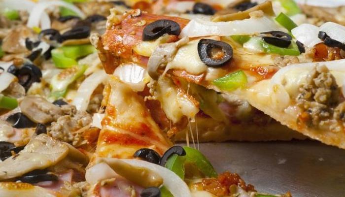 وجبة بيتزا تقتل فتاة وتصيب 4 في مصر