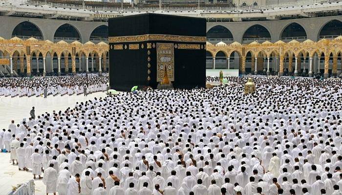 السعودية تسمح تأدية العمرة للقادمين إلى المملكة بجميع أنواع التأشيرات