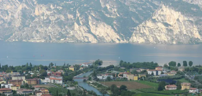 إيطاليا.. بحيرة غاردا تنكمش لأدنى مستوى لها في التاريخ
