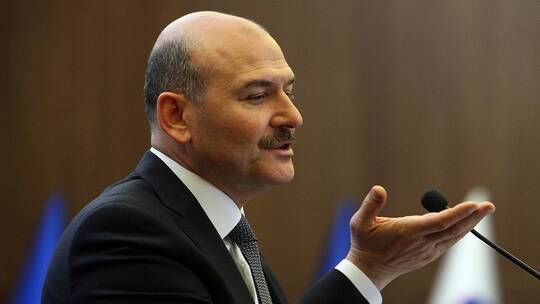 وزير الداخلية التركي: القبض على متورطين في حرق العلم التركي في أعزاز السورية