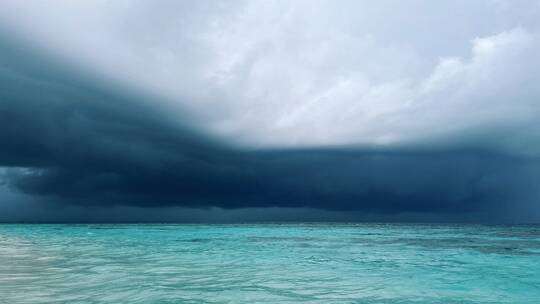 عاصفة ميري الاستوائية تضرب بعنف السواحل اليابانية