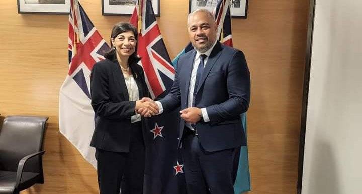 وزير الدفاع النيوزيلندي يستقبل السفيرة المصرية لدى نيوزيلندا