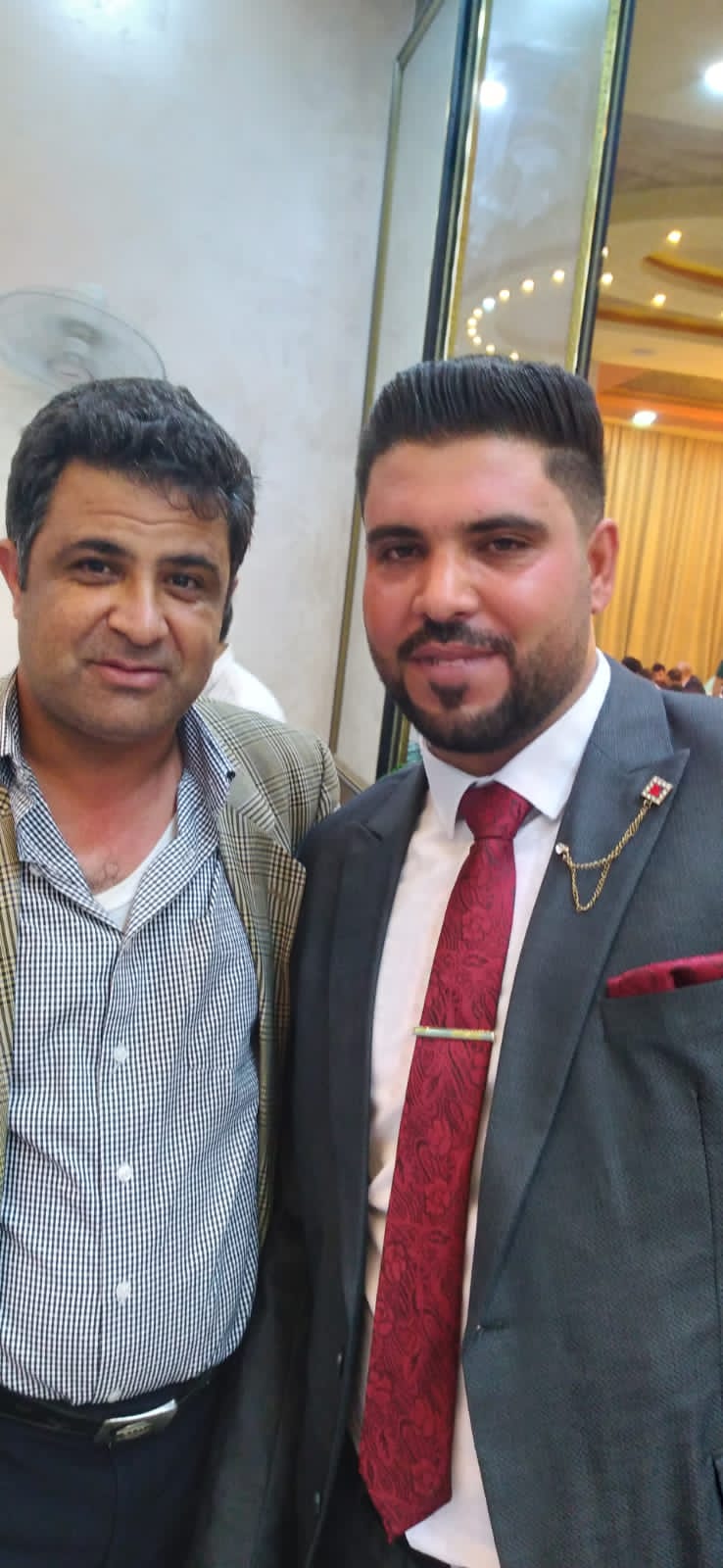 الخطاطبة يُهنئ محمد العنانبه بالخطوبة