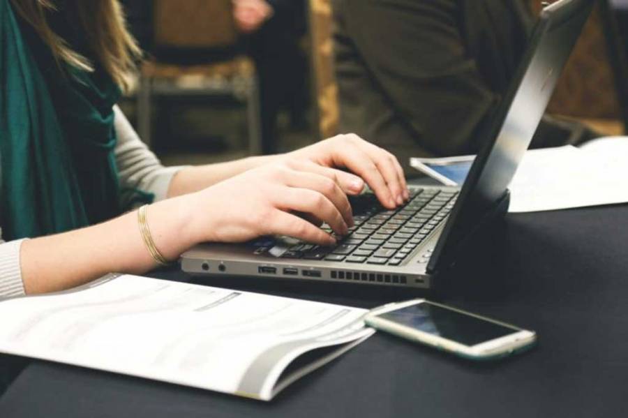 أدوات مجانية عبر الإنترنت لتحسين قدرة الكتابة باللمس