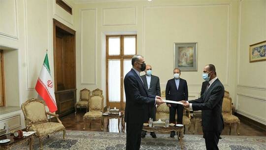 بعد سبع سنوات.. سفير الكويت الجديد لدى طهران يقدم أوراق اعتماده