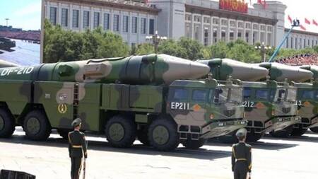 صحف عالمية: سلاح صيني فتاك يهدد البحرية الأمريكية.. وتزايد الاتهامات لإيران بالتورط في حادث رشدي