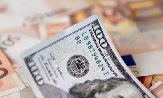 بيانات وقرارات صينية.. ترفع الدولار وتهبط باليوان