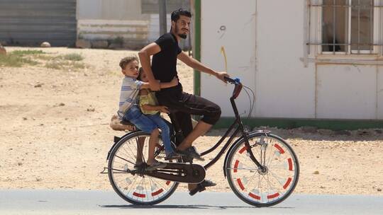 وزير لبناني في دمشق مع خطة لإعادة المهجرين