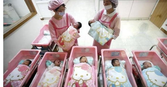 الصين تعلن عن إجراءات لتشجيع الأسر على الإنجاب