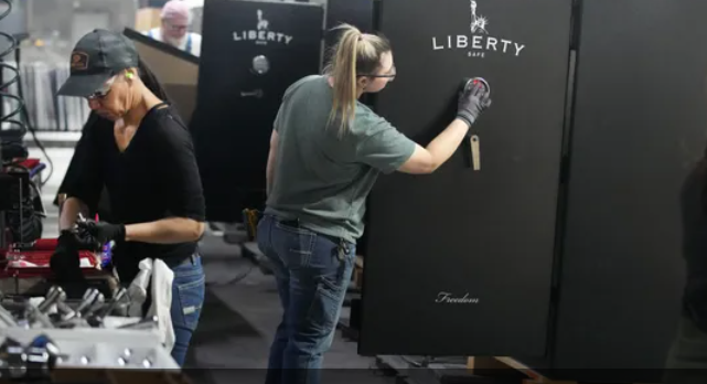 إنتاج المصانع الأميركية ينمو بأعلى من التوقعات في يوليو