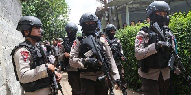 اعتقال ثلاثة إرهابيين من تنظيم (داعش) في إندونيسيا