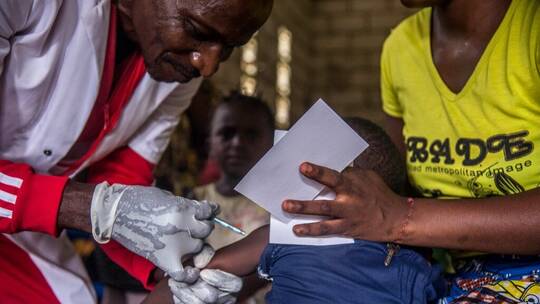 وفاة 157 طفلا غير محصن جراء تفشي الحصبة في زيمبابوي