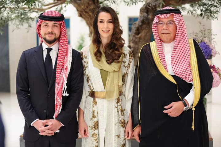 مكتب الحوري للسياحة والسفر والحج والعمرة  يهنئ ولي العهد بعقد قرانه