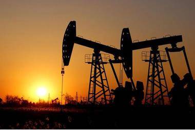 أسعار النفط تتعافى عالمياً