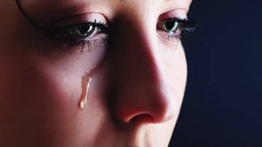 5 أسباب للدموع العاطفية