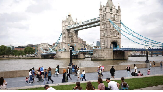 مسؤول بريطاني يحذر من شتاء دون تدفئة وطعام