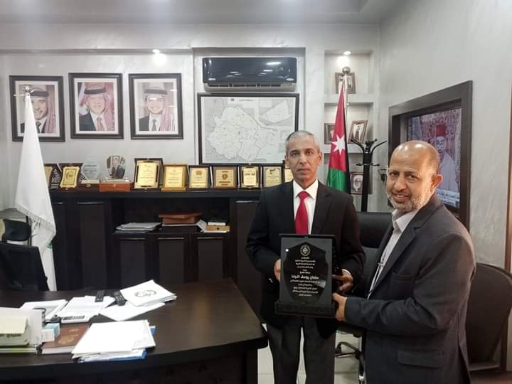 المزاودة يكرم الجهات الداعمة في إنجاح امتحان الثانوية العامة _صور
